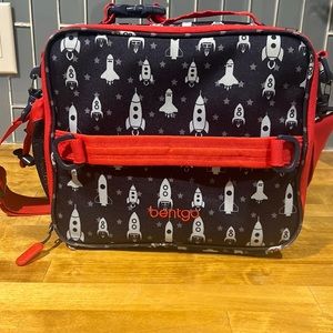 Like new Bentgo Lunch Box in Rockets